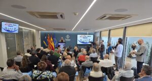 Salou llança una campanya contra les ‘fake news’ amb la nova sala de premsa municipal
